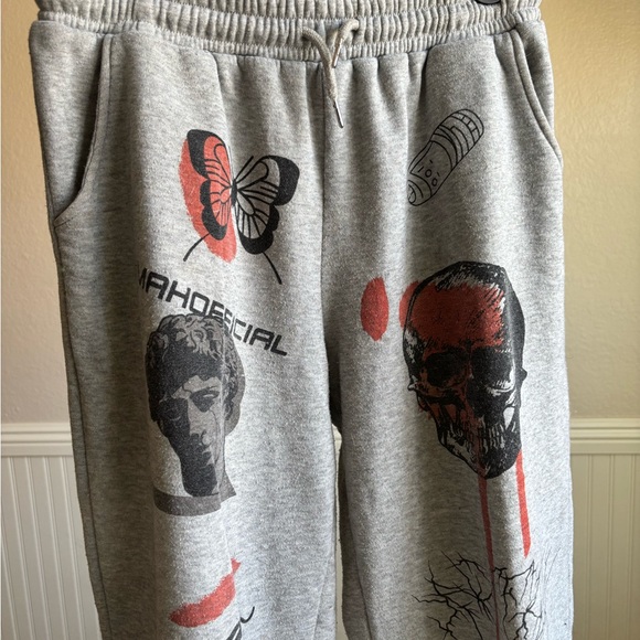 Medium no tag Graphic Gray Sweatpants with Red, Black & Yellow Print - Picture 2 of 8